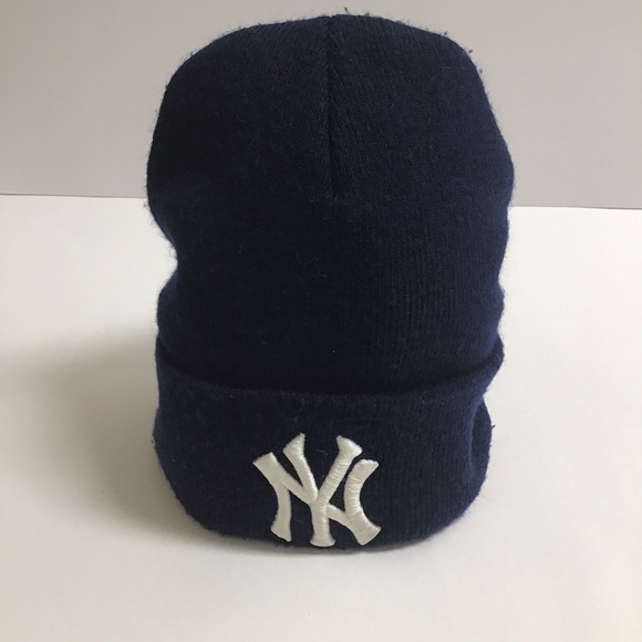 New York Yankees Beanie Blue Knit Hat Vintage MLB Embroidered NY Logo Cuffed Cap - Picture 3 of 7